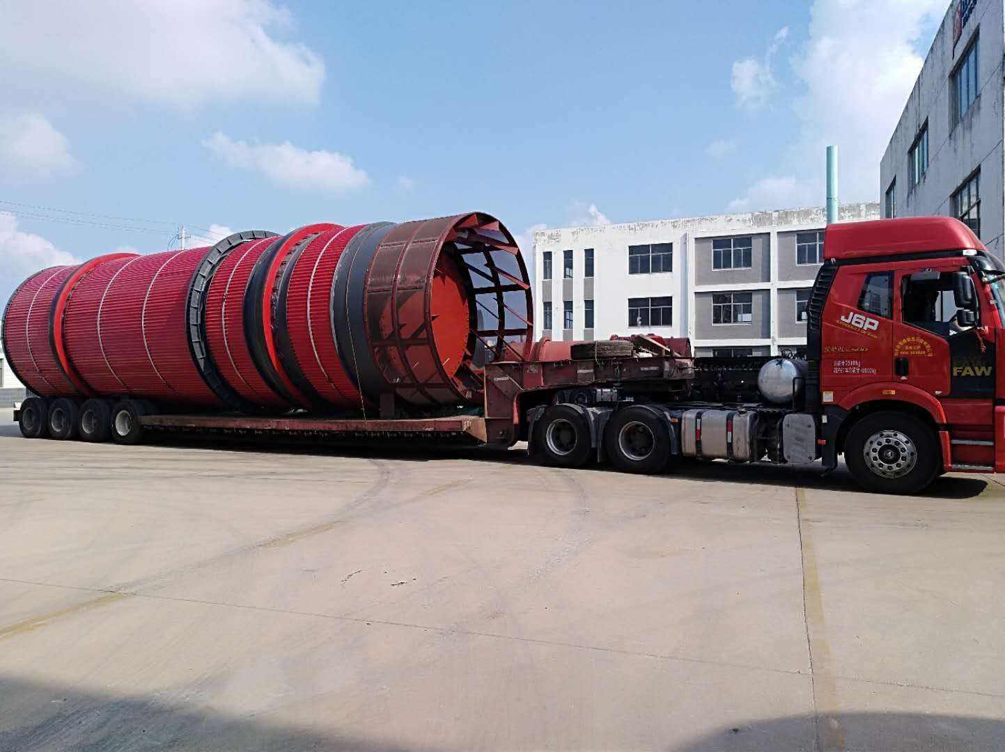 烘干機(jī)安全裝車(chē)等待發(fā)貨